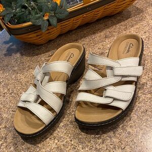 Clarks Merliah Karli White Sandals Leather Upper Velcro 8 Wide?